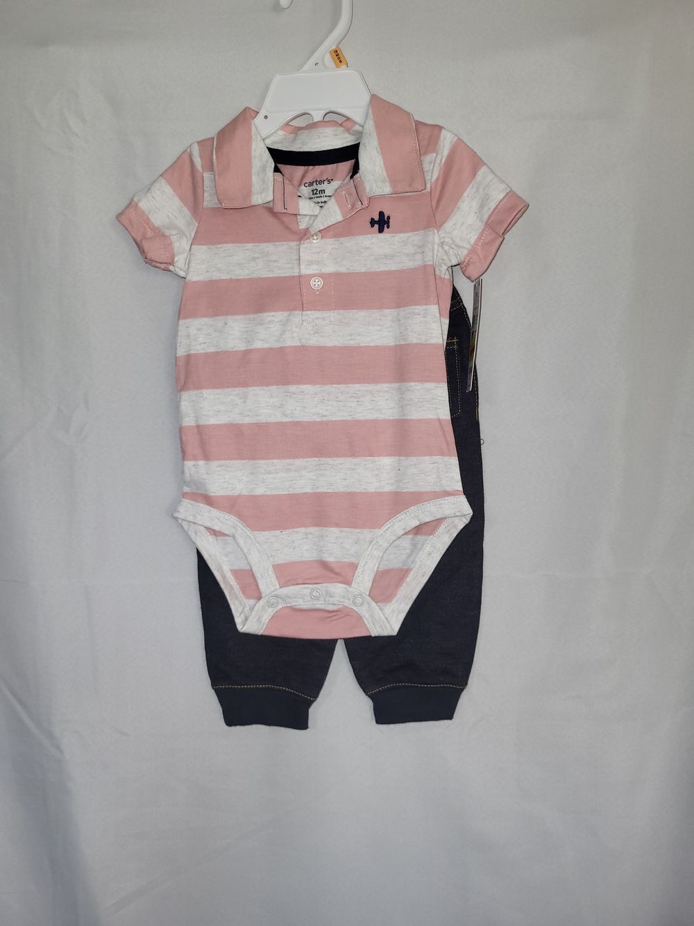 Nwt Baby Boys Size 12 months Carters Bodysuit And Faux Jeans Pants Outfit